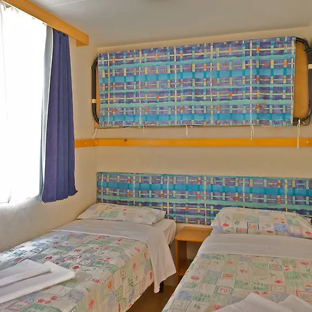 Arena Mobile Homes Отель Медулин